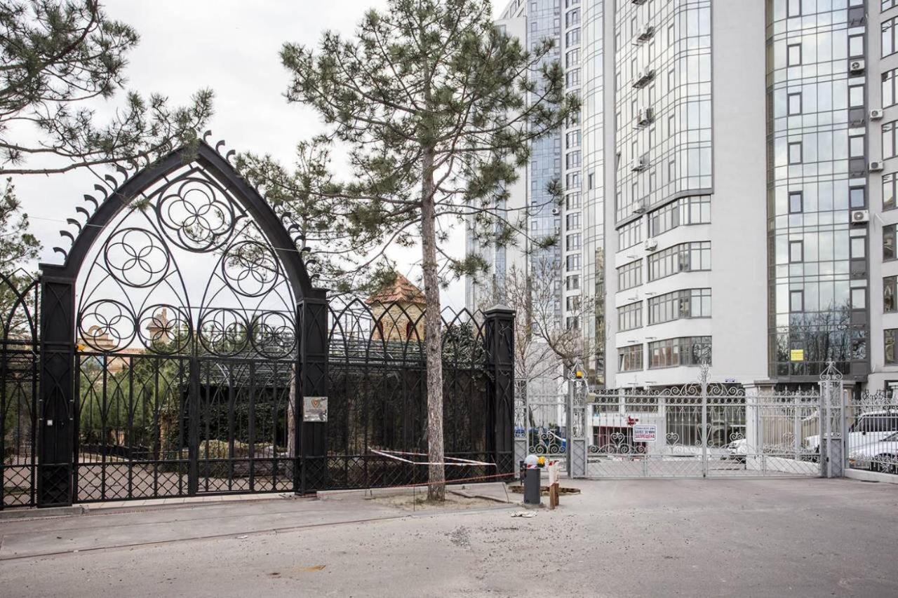 2-Roomed Apartment With Living Room Одеса Екстериор снимка